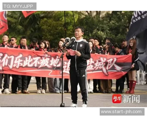 盐城足球比赛热潮来袭球迷齐聚为家乡球队加油助威 盐城足球比赛热潮来袭球迷齐聚为家乡球队加油助威