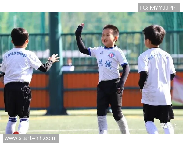 红太阳足球的崛起与发展探索以及对中国足球未来的影响分析