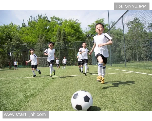 足球宝贝的青春岁月与梦想追逐的精彩故事 足球宝贝的青春岁月与梦想追逐的精彩故事